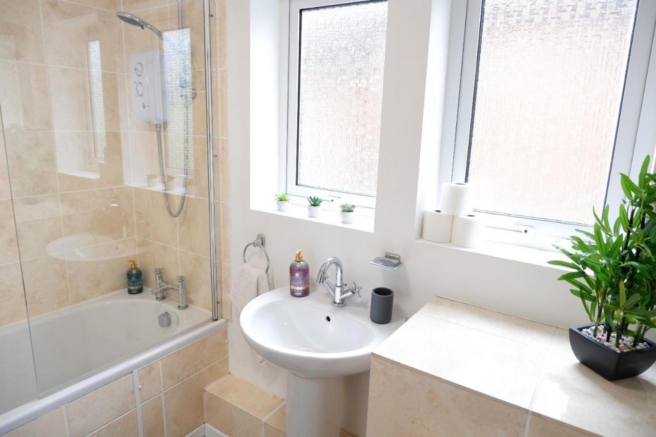Comfortable And Cozy 4-Bedroom House Near The Hospital CBG Esterno foto