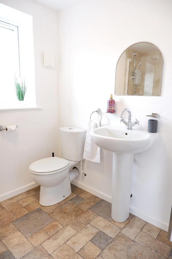 Comfortable And Cozy 4-Bedroom House Near The Hospital CBG Esterno foto