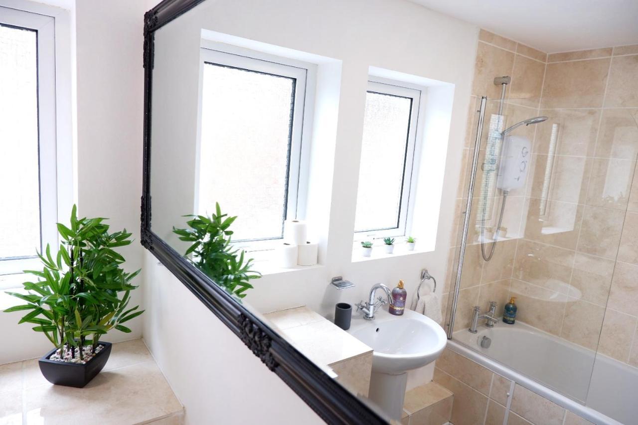Comfortable And Cozy 4-Bedroom House Near The Hospital CBG Esterno foto