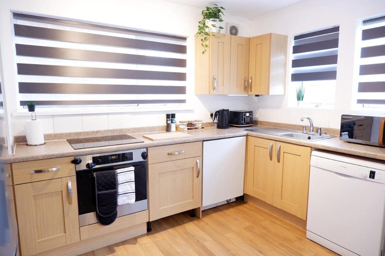 Comfortable And Cozy 4-Bedroom House Near The Hospital CBG Esterno foto
